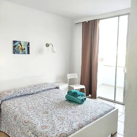 Blu Apartment, Wifi Free Pool View Ferienhaus *